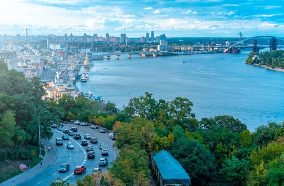 fintech-resilience-in-ukraine:-how-ux-is-powering-innovation-in-uncertain-times